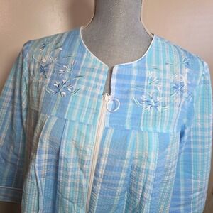 Miss Elaine Essentials Blue Plaid Seersucker Zip Front Robe Petite Small NWT